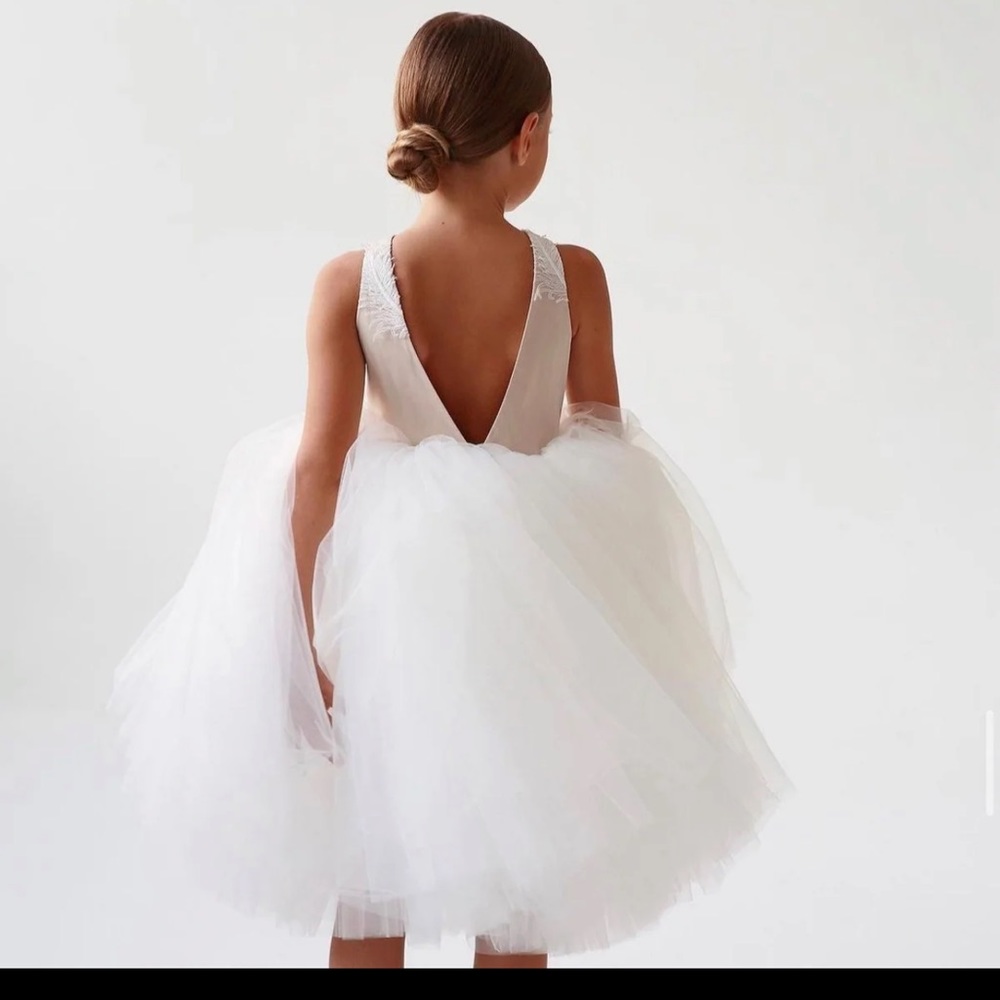 BEAUTIFUL GIRLS DRESS